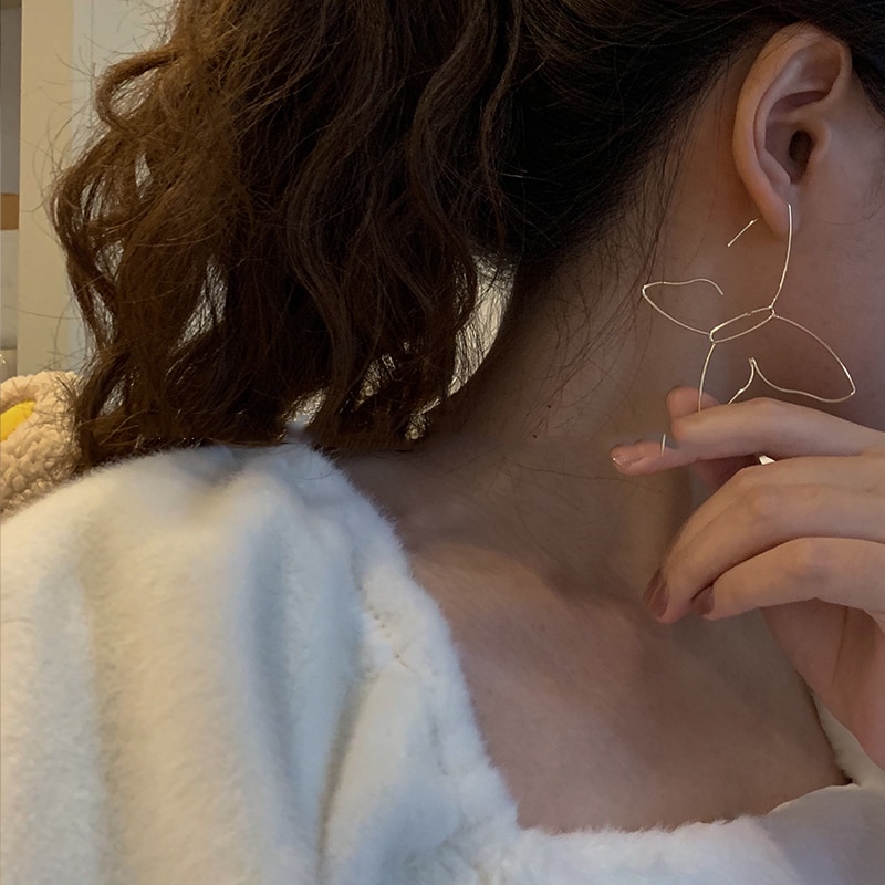 Auriculares de estilo punk chic con forma de mariposa hueca en metal para mujer accesorios de moda vintage fiesta nightclub — imagen 4