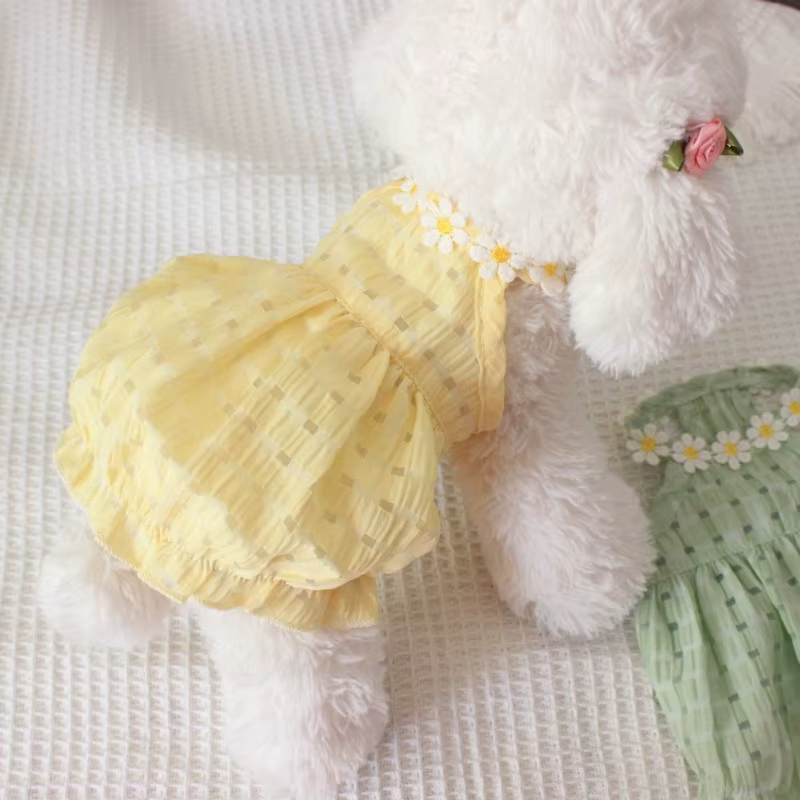 Ropa de Verano para Perros: Tutú Verde Florido para Caniches y Pupitas Femeninas con Accesorios de Moda — imagen 1