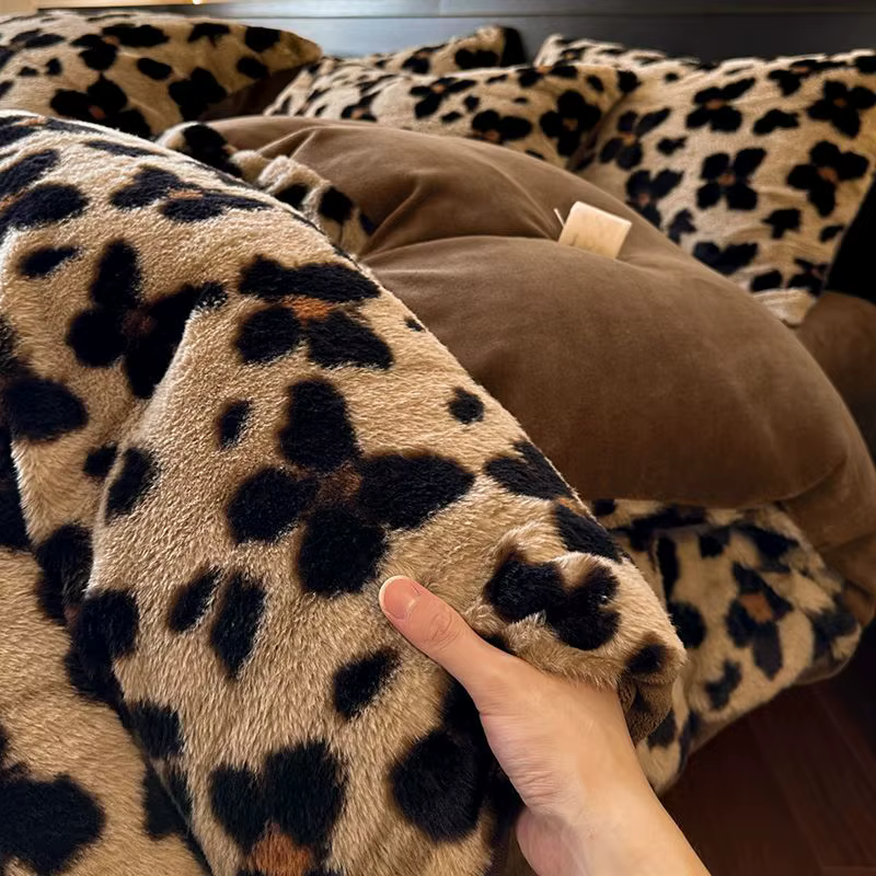 Conjunto de 4 piezas: Manta de lana térmica espesa con borde en forma de león, estampado de zorro, para cama y almohadas — imagen 2