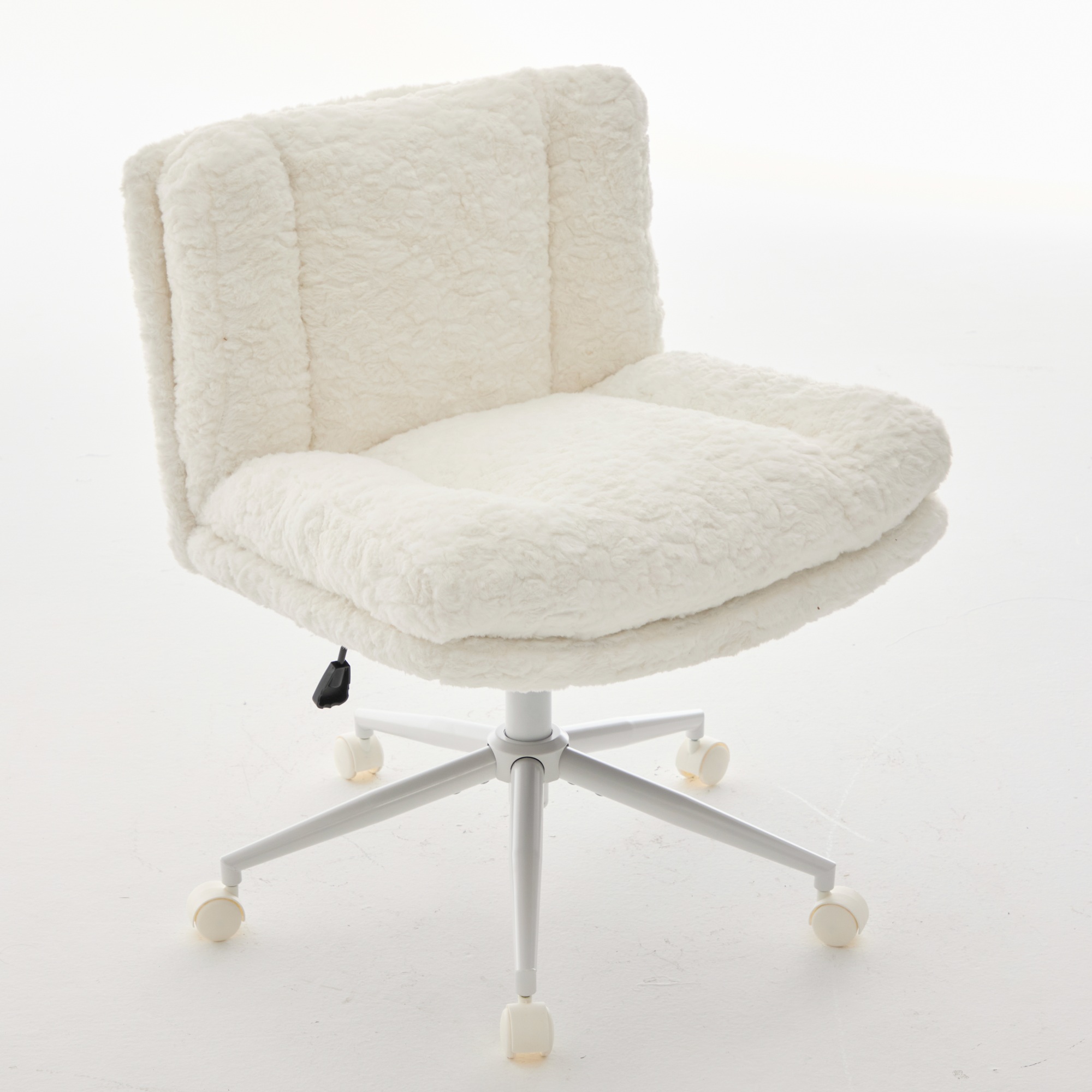 Silla de Oficina con Asiento más Ancho de 26.4 Pulgadas, Silla para Hogar con Pelo de Conejo Artificial y Base Metálica, Silla de Escritorio Regulable con Giratorio y para Vestidor en Crema — imagen 3