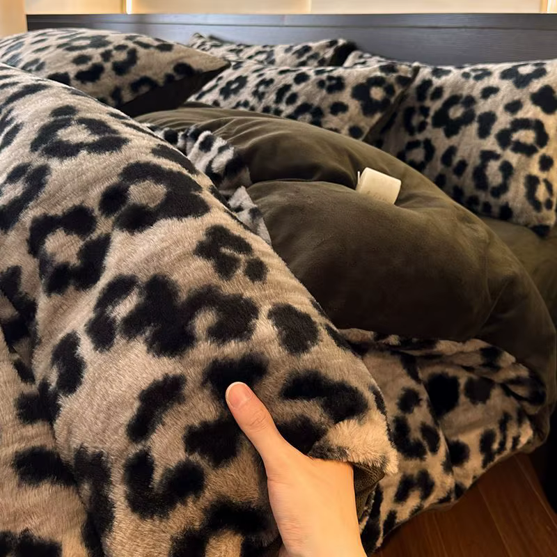 Conjunto de 4 piezas: Manta de lana térmica espesa con borde en forma de león, estampado de zorro, para cama y almohadas — imagen 1