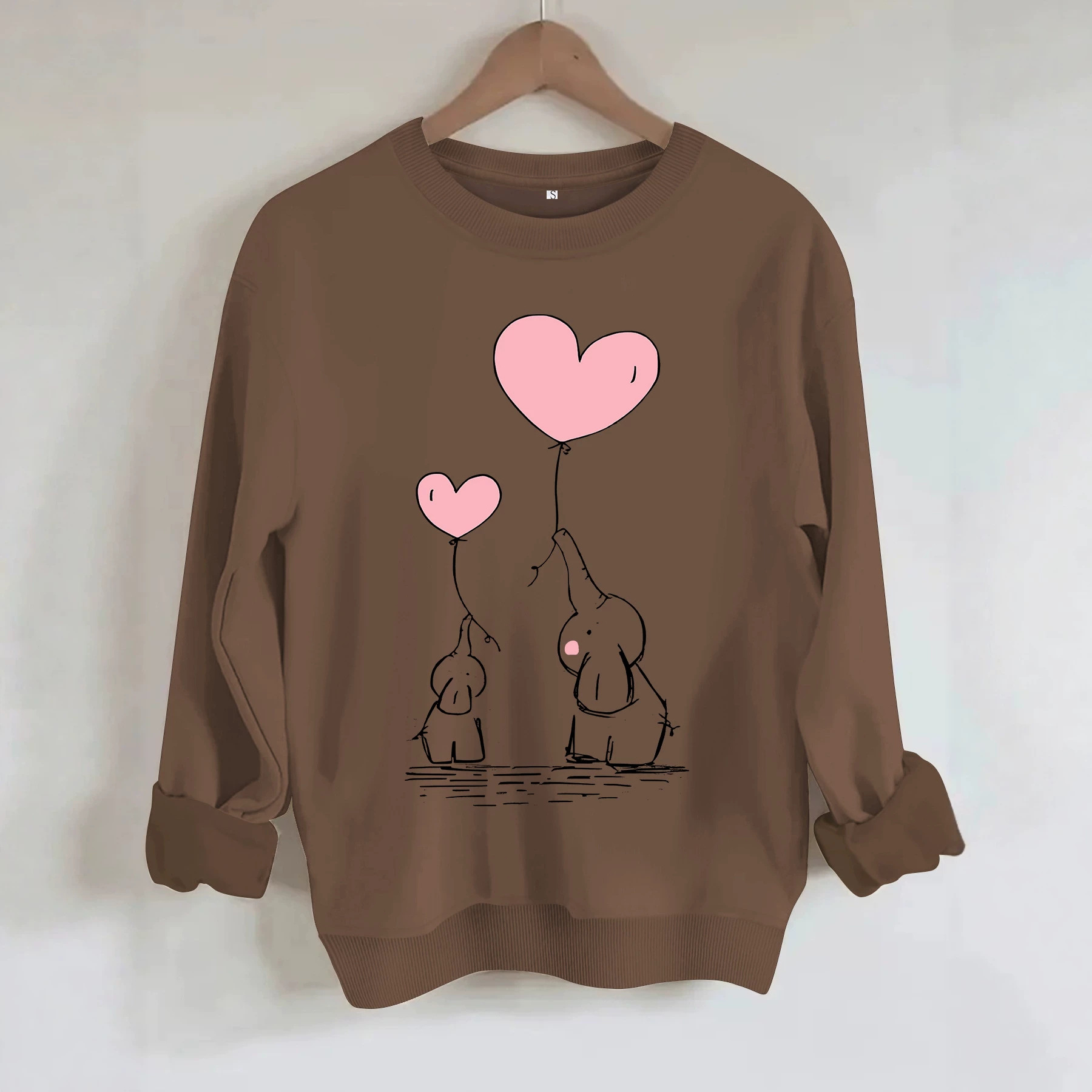 Round neck hoodie with female elephant and pink heart print — image 6