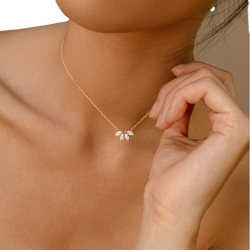 Collar de Cadenas con Flor de Zircón - Pendiente de Caballo de Ojos para Mujer Sencilla y Popular — imagen 4
