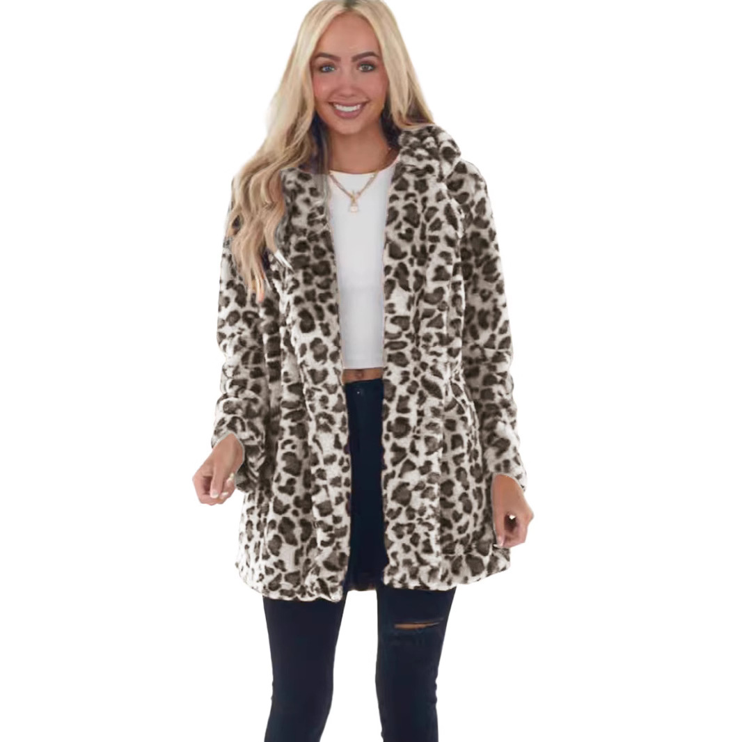 Chaquetón de moda con estampado de leopardo en pelo de conejo, largo medio — imagen 4