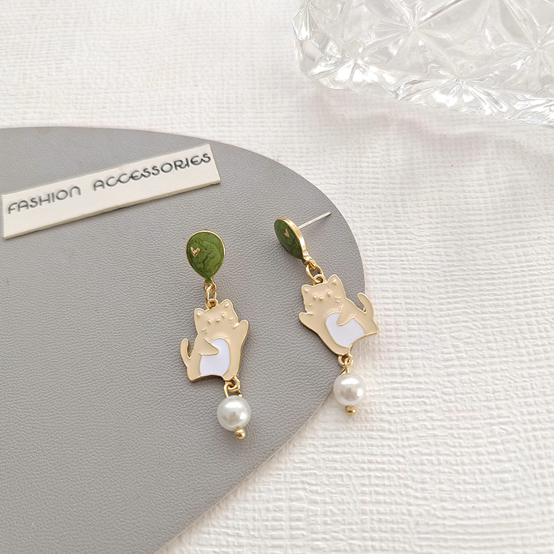 Pendientes de gatito de dibujos animados con aguja de plata S925, creativos, nicho, con perla de gota de aceite — imagen 2