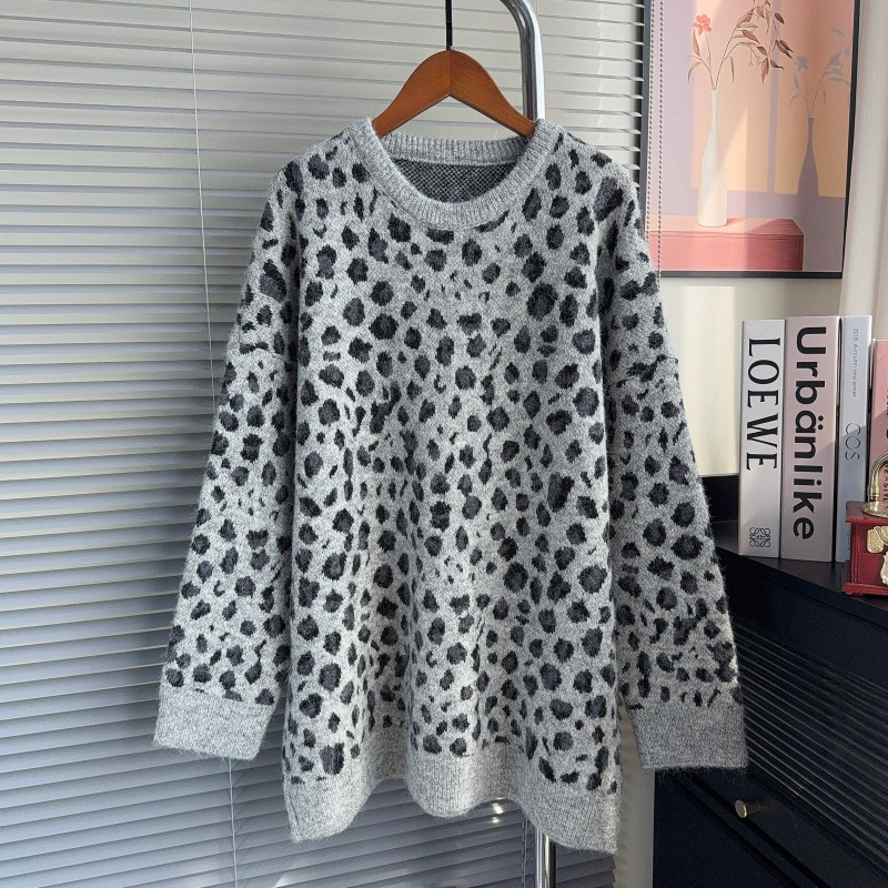 Leopard print round neck pullover sweater — image 7