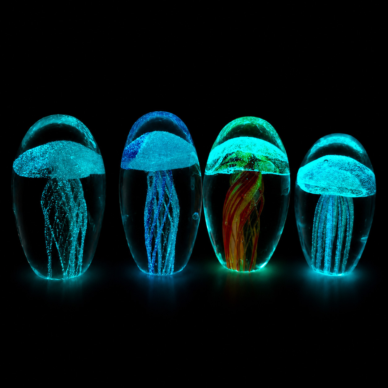 Handmade Glass Glow-in-the-Dark Jellyfish Ornament, Glass Paperweight, Ocean-Style Desk Decoration — image 3