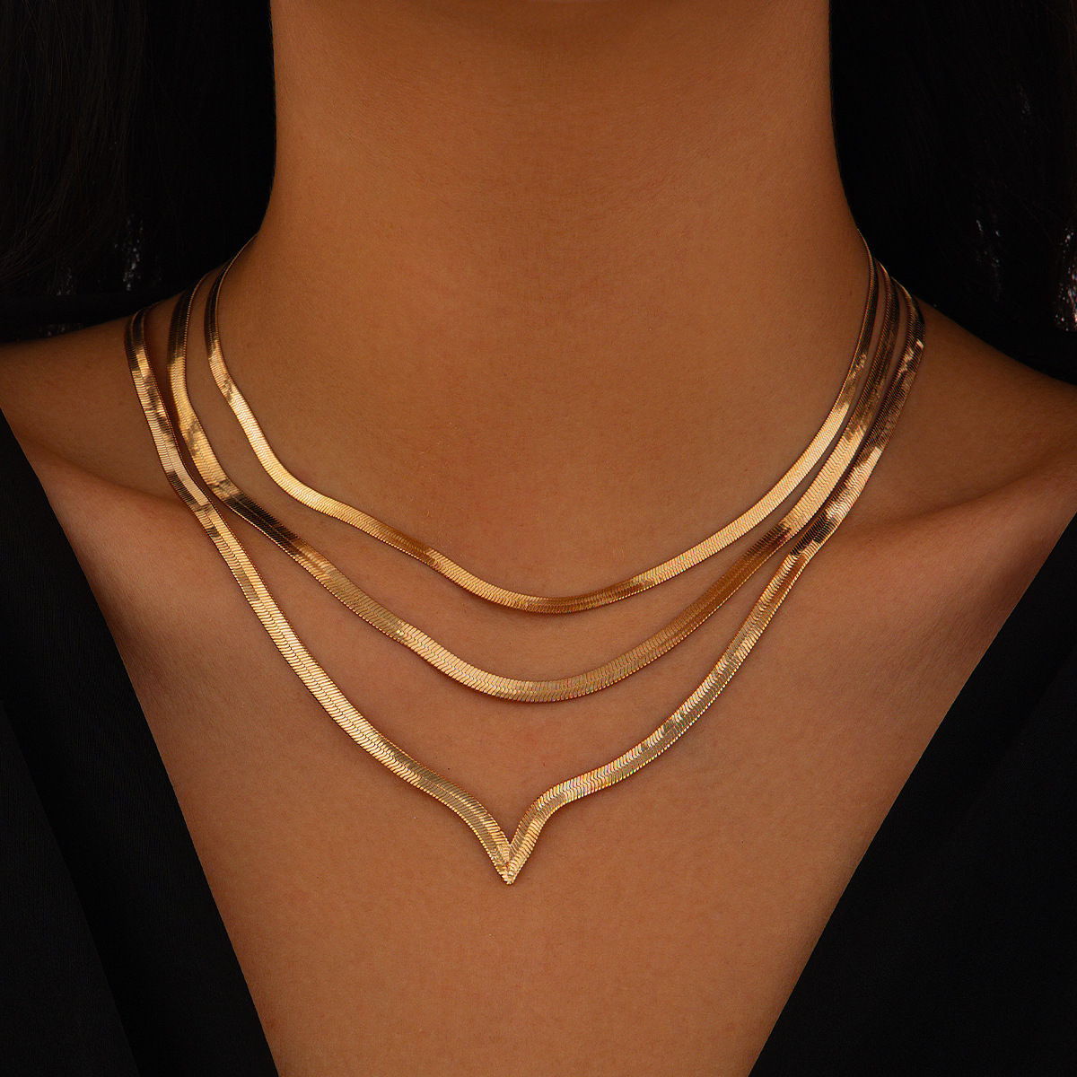 Punk metal snake bone chain necklace, female personality, geometric chain, multi-layer clavicle chain — image 1