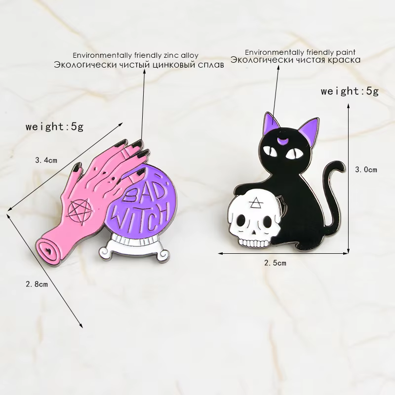 Pin de esmalte retro Bad Witch con calavera de gato negro y bola de cristal, broche insignia, joyería decorativa de Halloween para cowboys — imagen 2