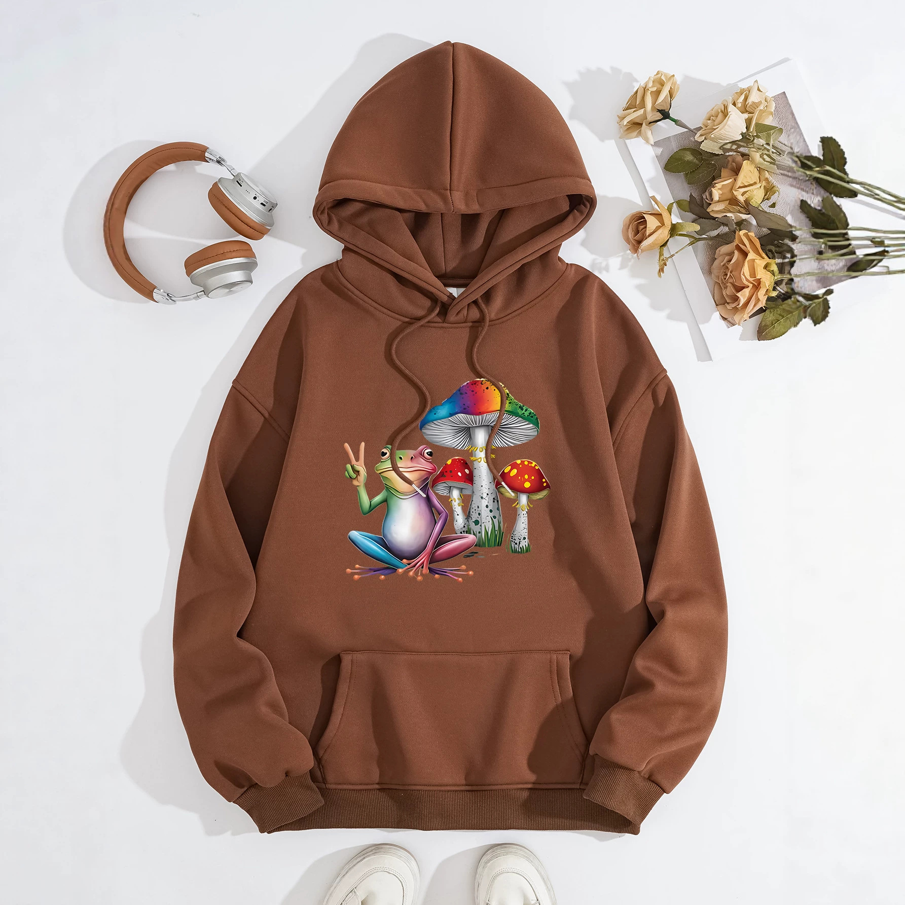 Mushroom Frog Comfortable Hoodie — imagen 4