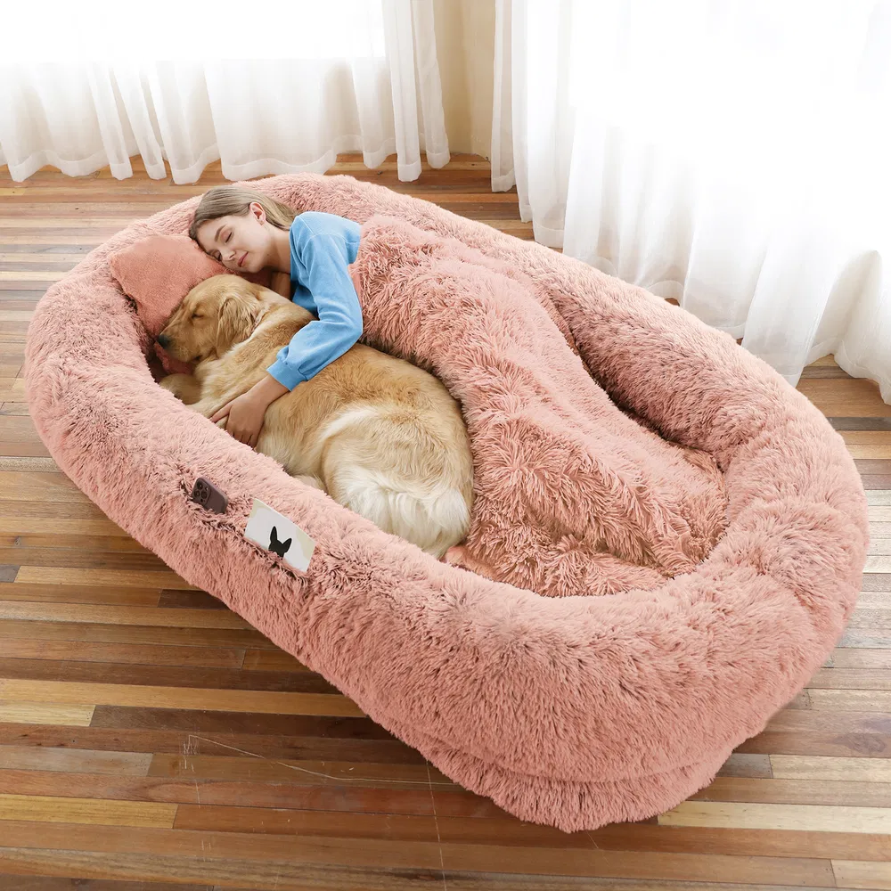 Cama para Perros y Personas Grande, Para Ti y Tu Mascota, Cama de Felpa Sintética Lavable para Dormir o Descansar, Soporte Óptimo para Canes, Almohada Pluma Presente, Manta, Correa — imagen 4