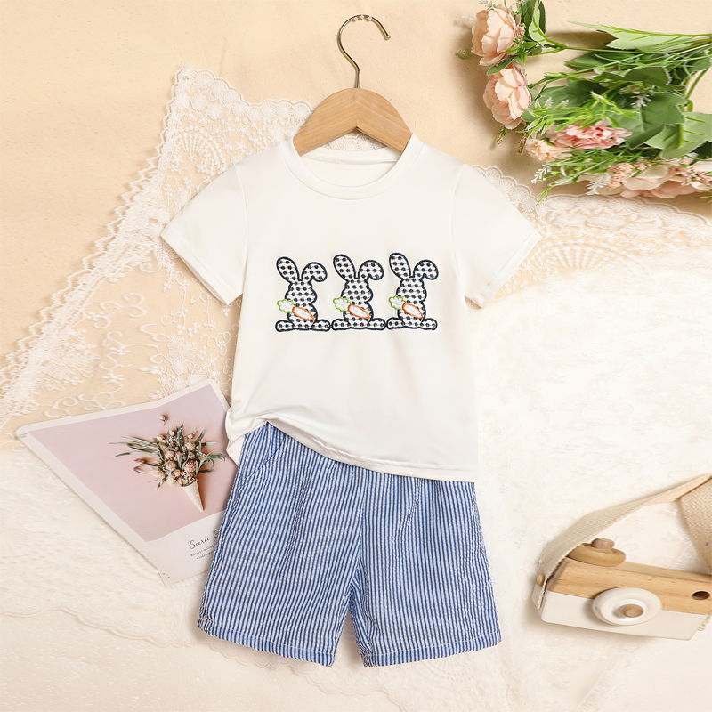 Conjunto Casual de Niño de 2 Piezas, Camiseta con Conejo y Zanahoria Bordada y Pantalones Cortos con Bolsillos Rayados — imagen 10