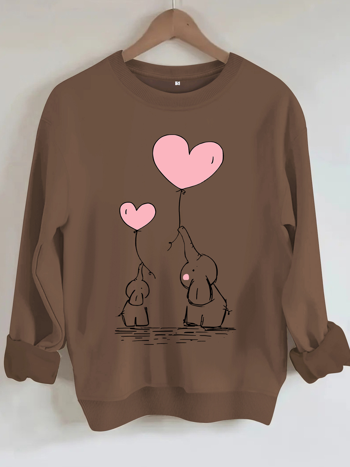 Round neck hoodie with female elephant and pink heart print — image 9