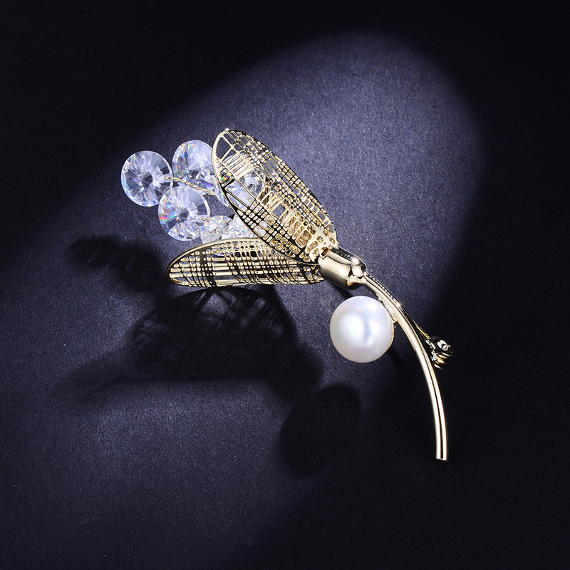 Broche de Zircón incrustado de lujo ligero y exquisito, moda de temperamento, tendencia de personalidad, accesorios de perla de agua dulce, corsage de vestido — imagen 2