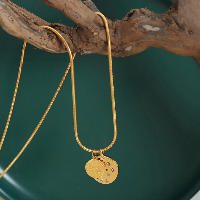 A niche design with a non fading snake bone chain circular plate inlaid with zircon pendant necklace fashionable jewelry — image 2