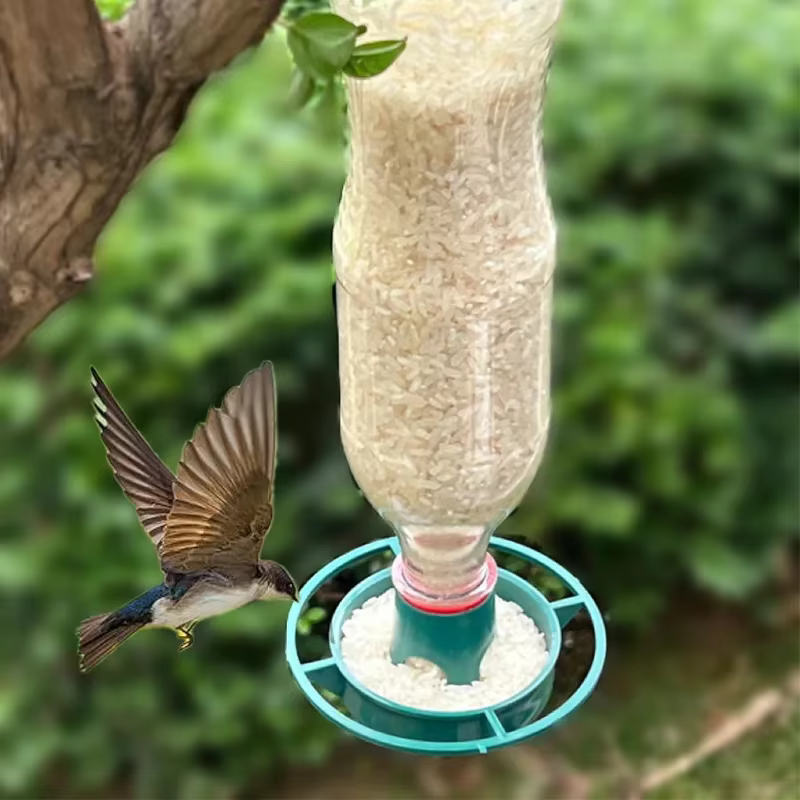 Comedero de pájaros salvajes colgante DIY Adaptado de botella de agua para semillas de pájaro, dispensador de comida para pájaros al aire libre en el jardín, para gorriones y aves salvajes — imagen 1