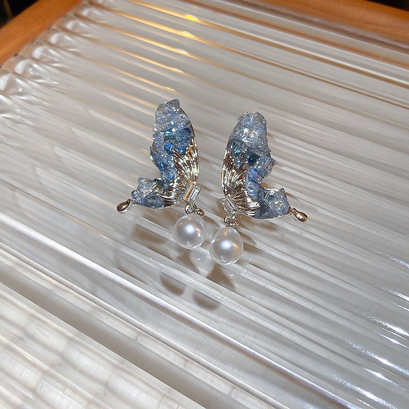Butterfly Wing Pearl Stud Earrings Women's Niche Design High-end Earrings — image 2