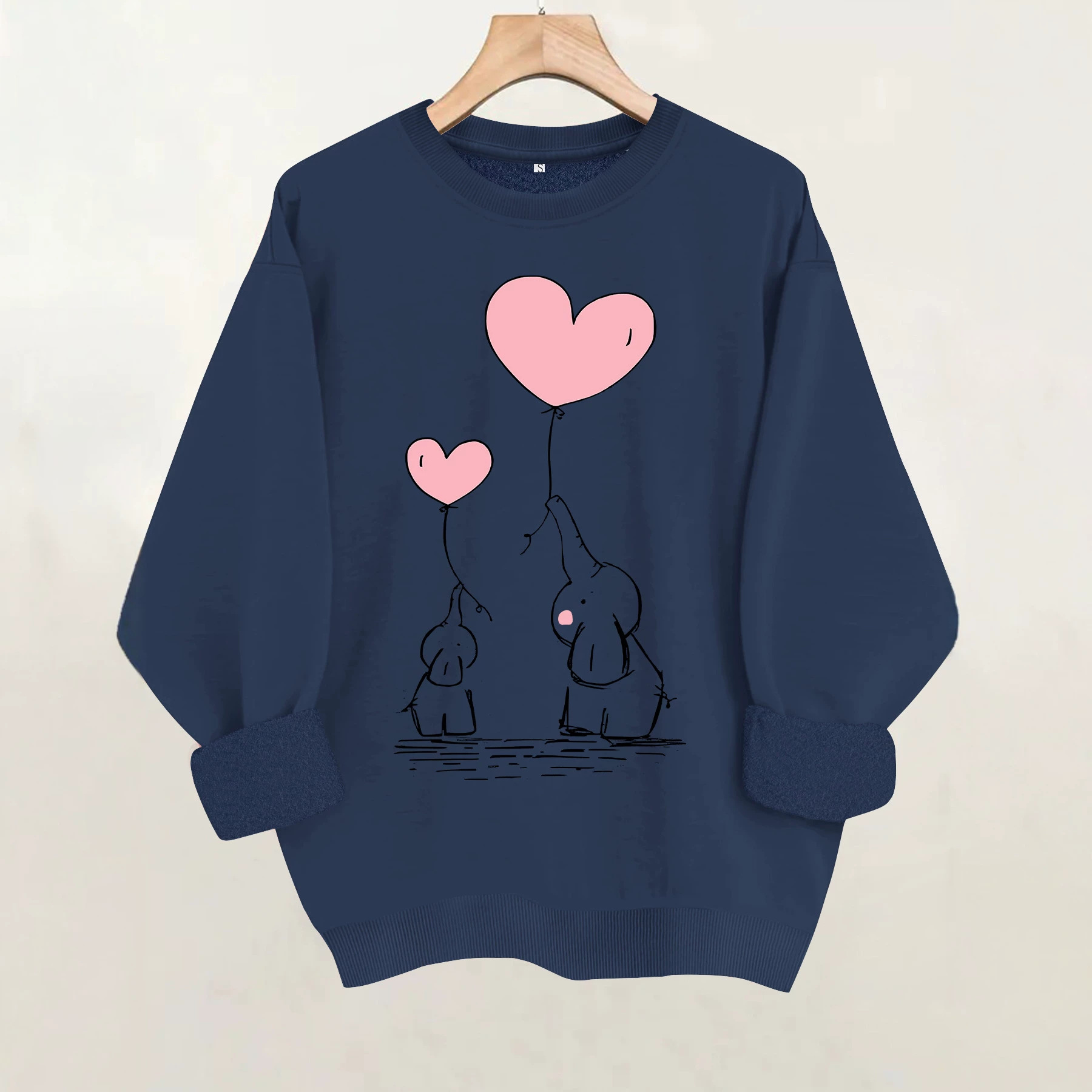 Round neck hoodie with female elephant and pink heart print — image 4
