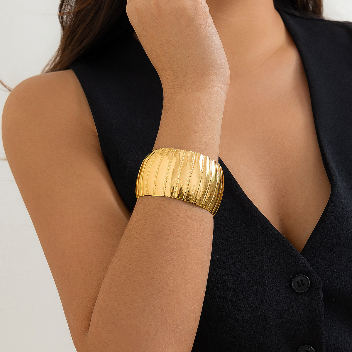 Cintillo de serpiente en metal con textura novedosa, diseño elegante para mujeres con apertura circular — imagen 10