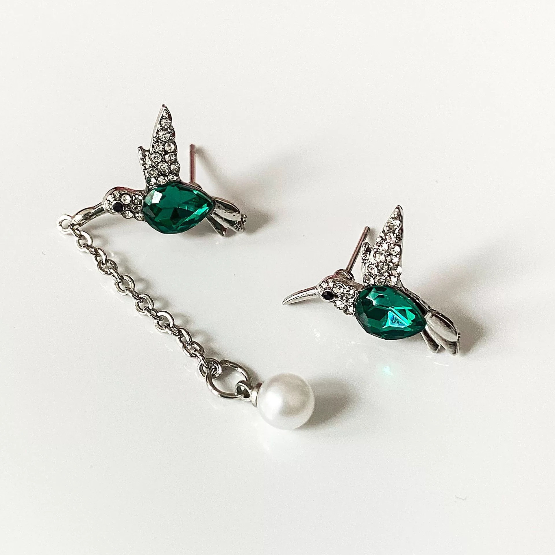 Pendientes de Aros en forma de Colibrí con Diamantes Complejos — imagen 3