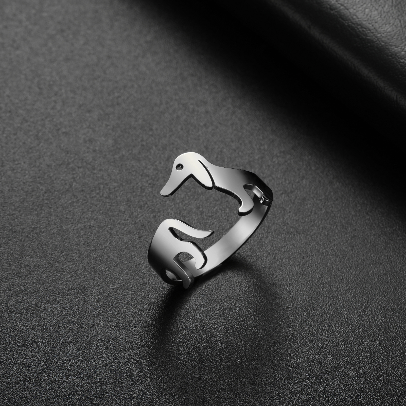Anillo de Acero Inoxidable y Acero de Titanio en forma de Salchicha de Perro Ajustable — imagen 16