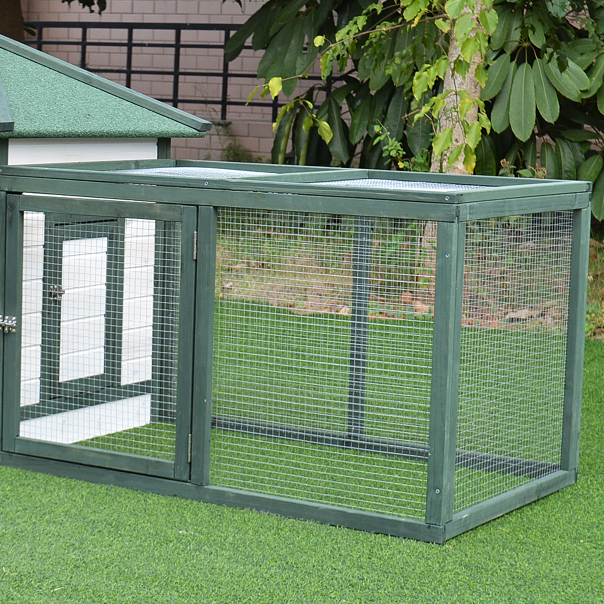 Casa de Gallinas de Madera de 77" con Techo Impermeable, Box de Incubación y Corral Acristalizado para Jardín Exterior — imagen 7