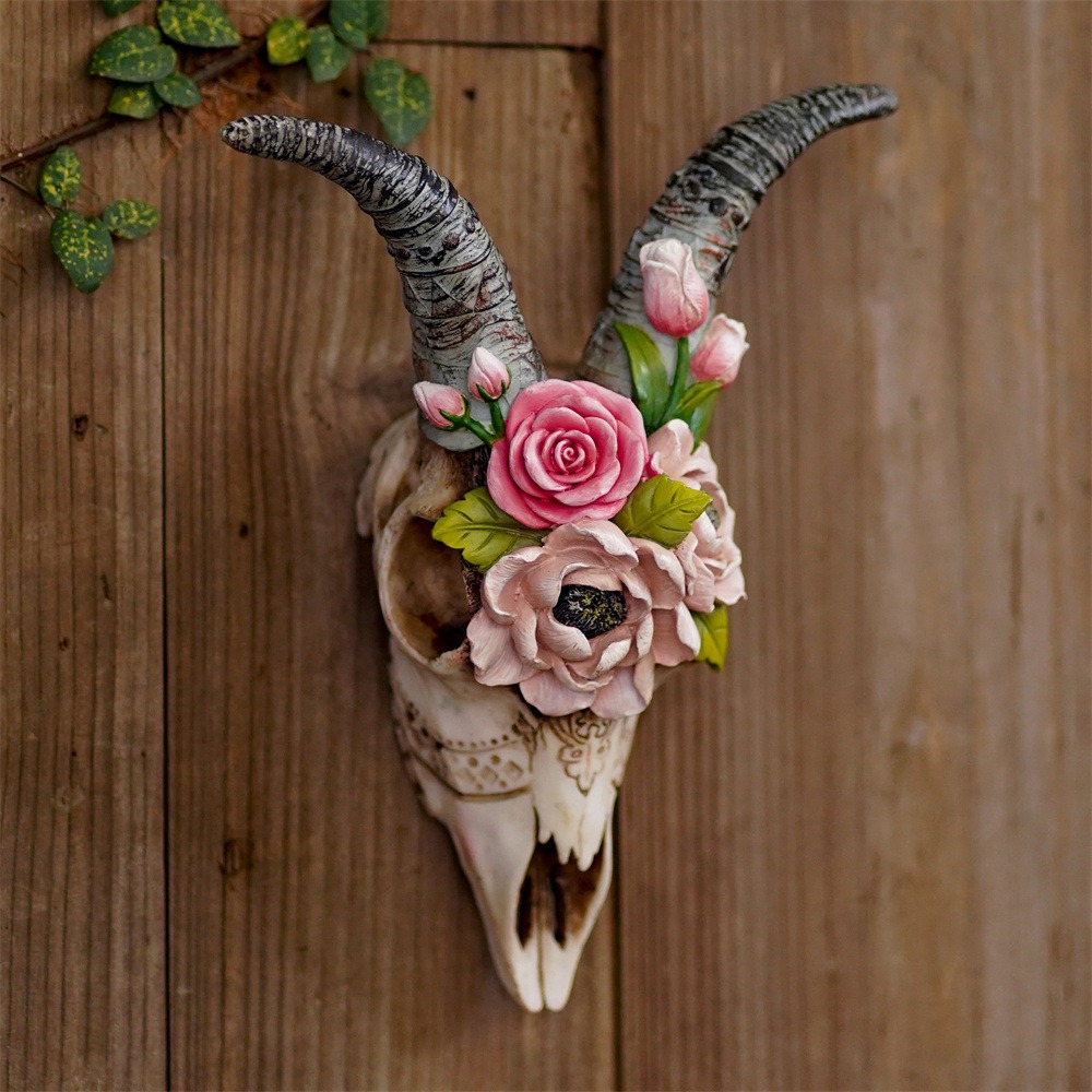 Cabeza de oveja con flores simuladas para colgar en resina — imagen 2