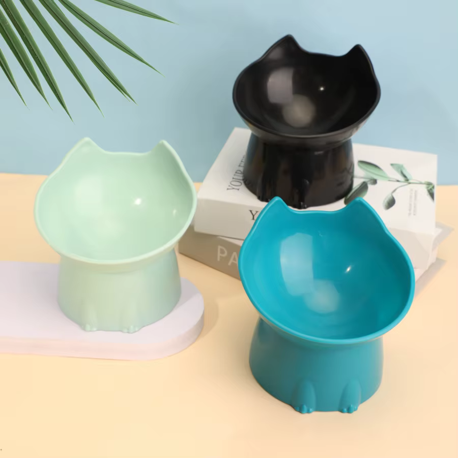 Comedor Elevado WhiskerWare para Gatos con Borde Inclinado y Protección de Cuello, Plástico Antideslizante contra Derrumbes para Alimentación Canina Segura — imagen 4