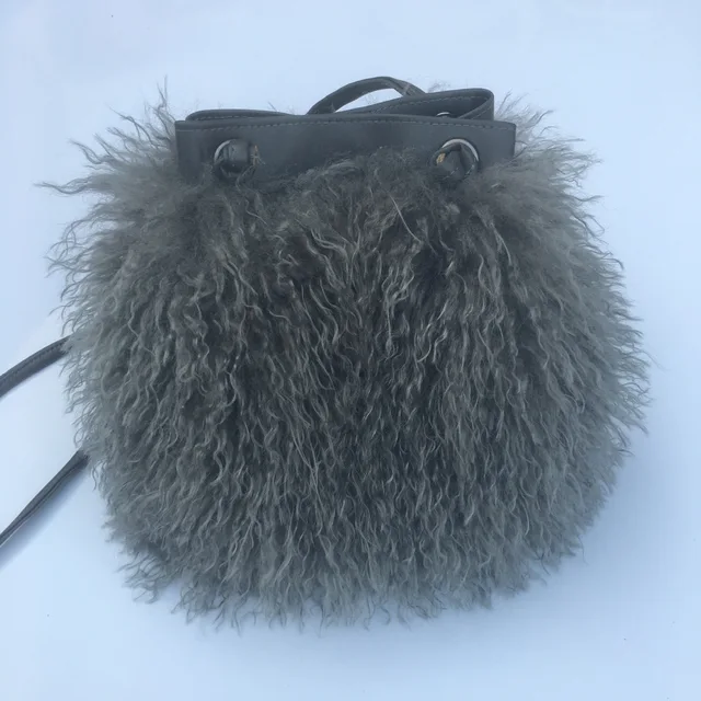 Bolso de cubo de lana de pelo largo para mujer, lujo, con piel de oveja mongol, estilo playa, piel de lana falsa, bolso de hombro de una mano — imagen 3
