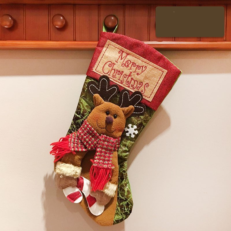 Calcetines de Navidad con Aplicaciones 3D de Osito de Nieve, Santa y Ciervo — imagen 8