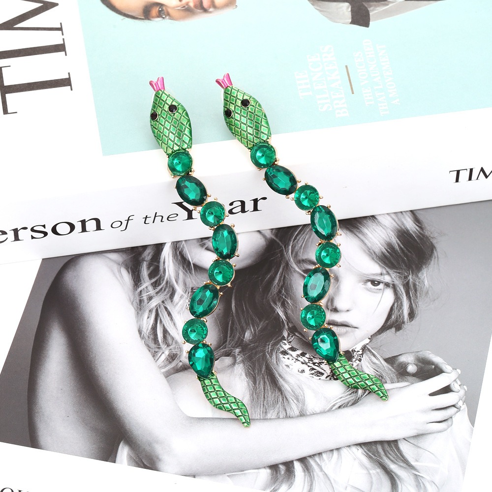Auriculares de serpiente colorida en forma de diamante, estilo elegante y ligero para mujeres — imagen 6
