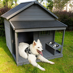 Casa para Perros Grande, Larga 44.2" x Ancha 44.6" x Alta 44.6", Madera Solida Teja de Asfalto con Terraza Grande para Perros Grandes, Impermeable y Segura, Puertas Pequeñas de Madera que Se Pueden Bloquear — imagen 1