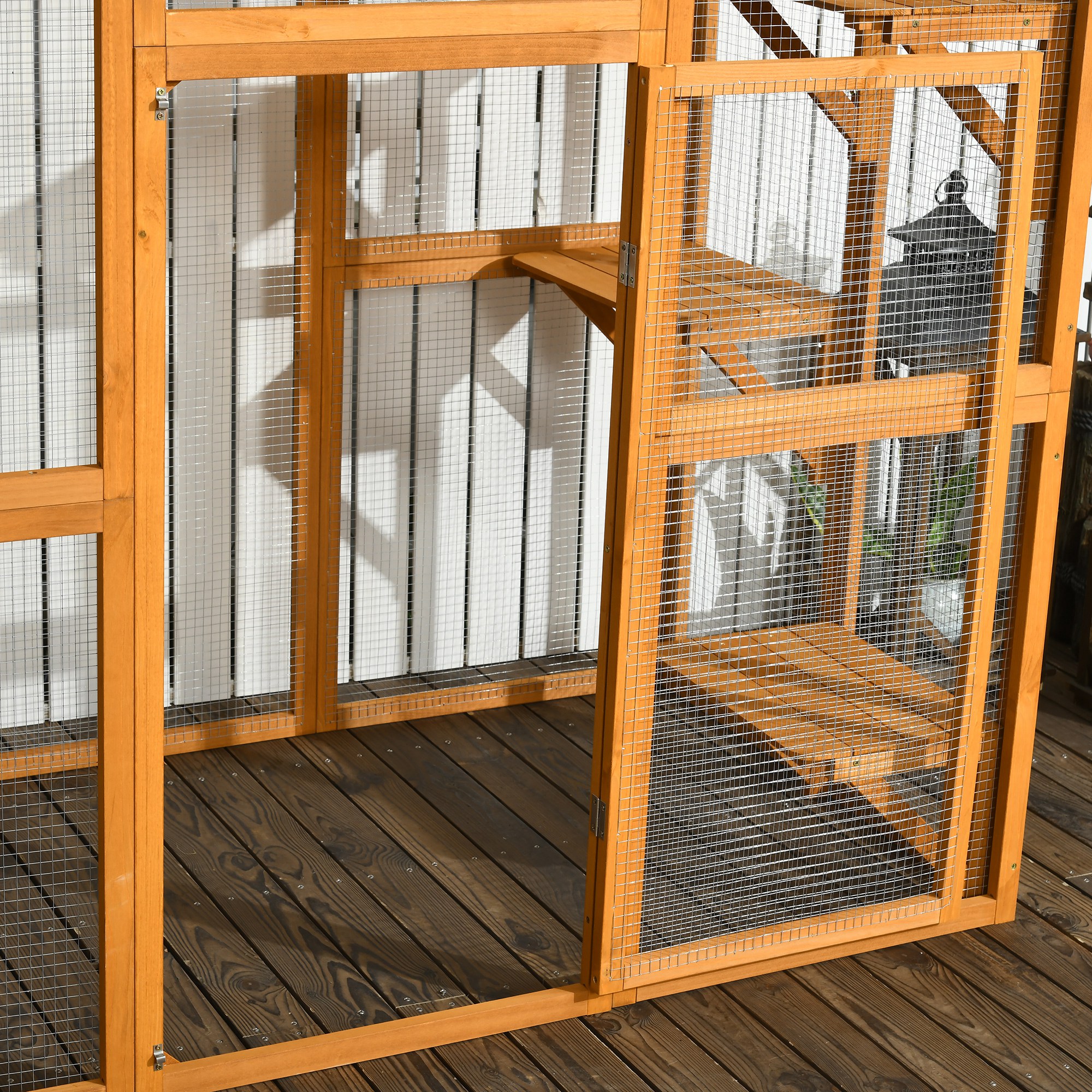 Casa de Jardín para Gatos Exteriores con Gran Patio, Refugio para Félidos en Madera con Techo de Asfalto Impermeable y 6 Alturas — imagen 6