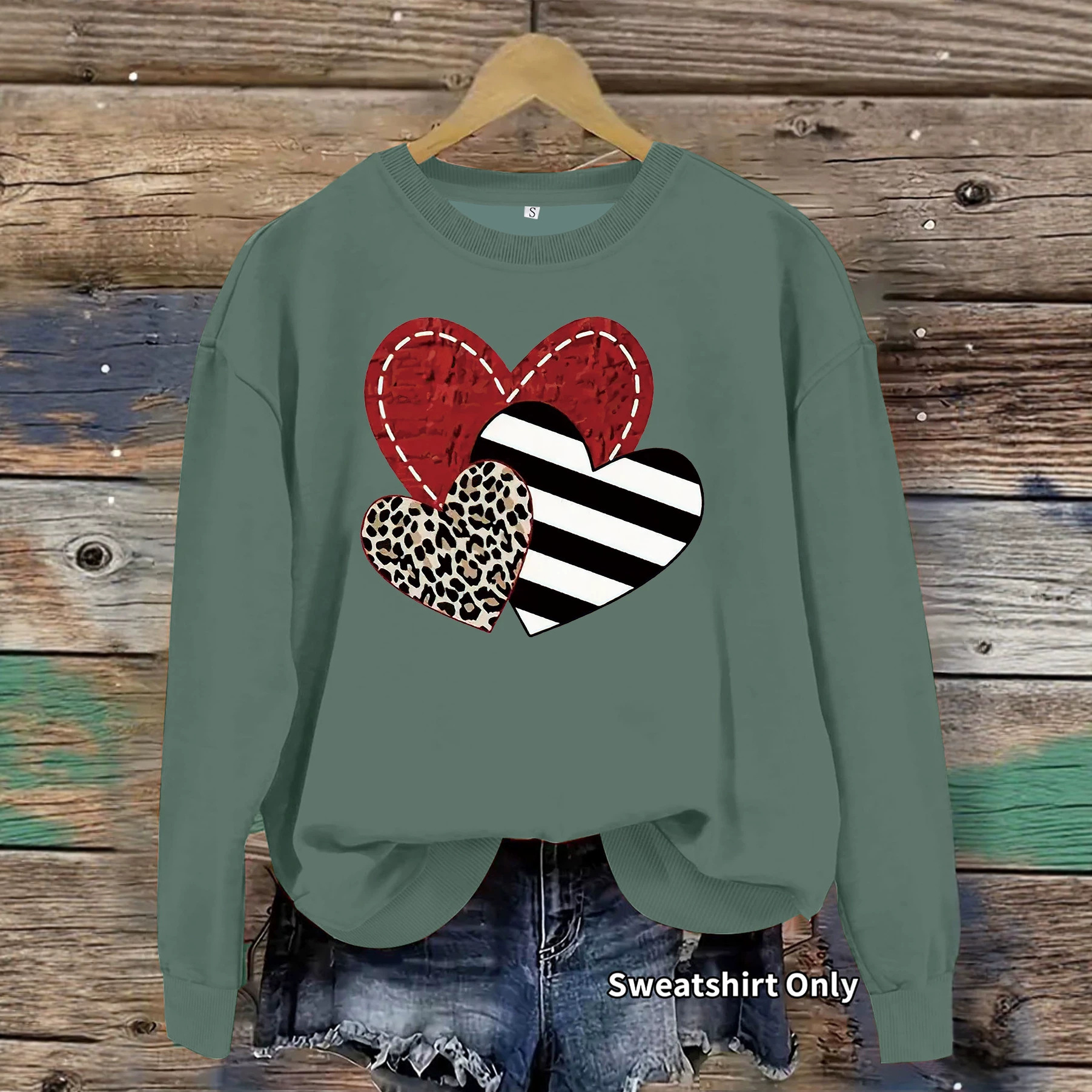 Leopard striped heart-shaped printed sweatshirt — image 3