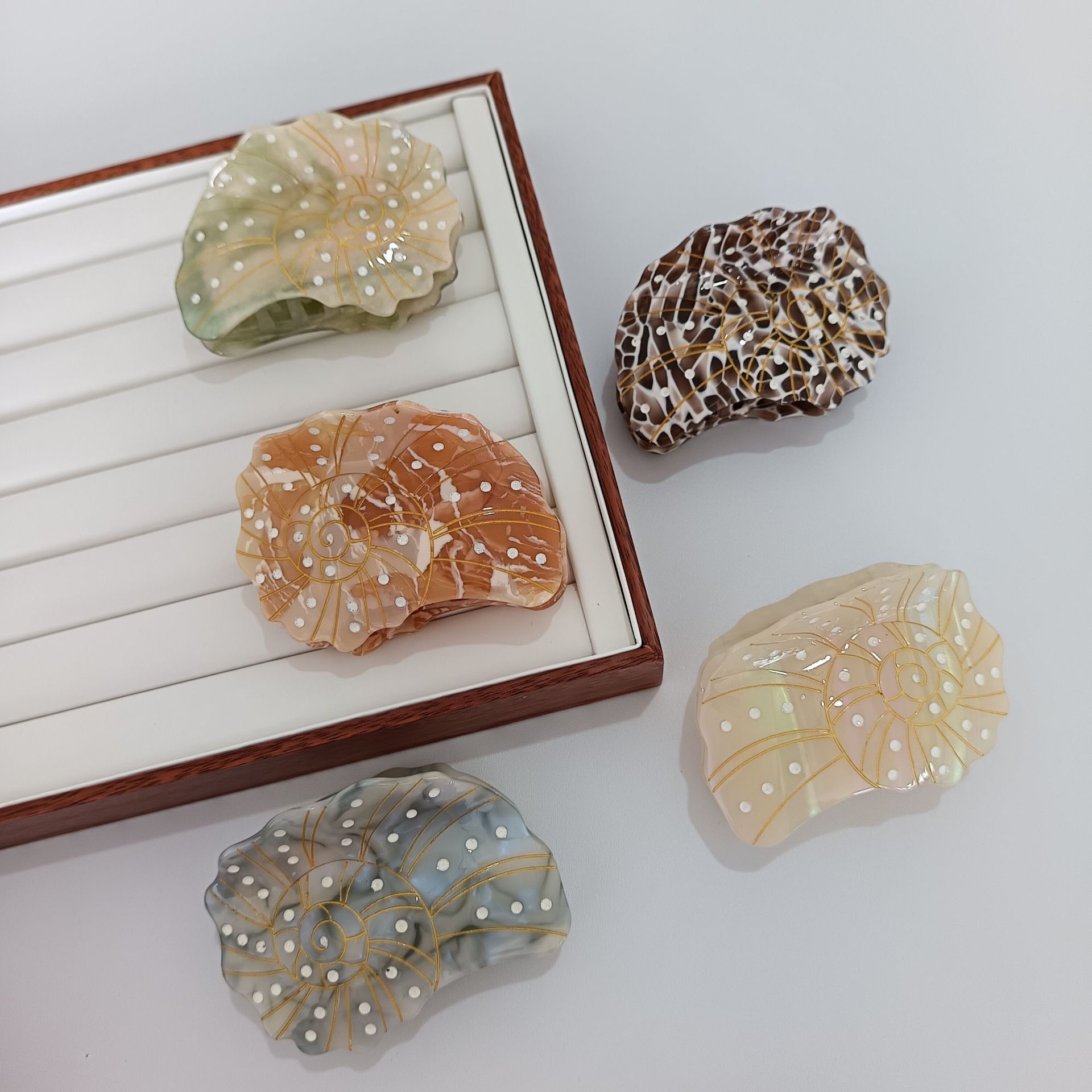 Accesorios Capilares de Conchas de Tiburón y Mariposa — imagen 3