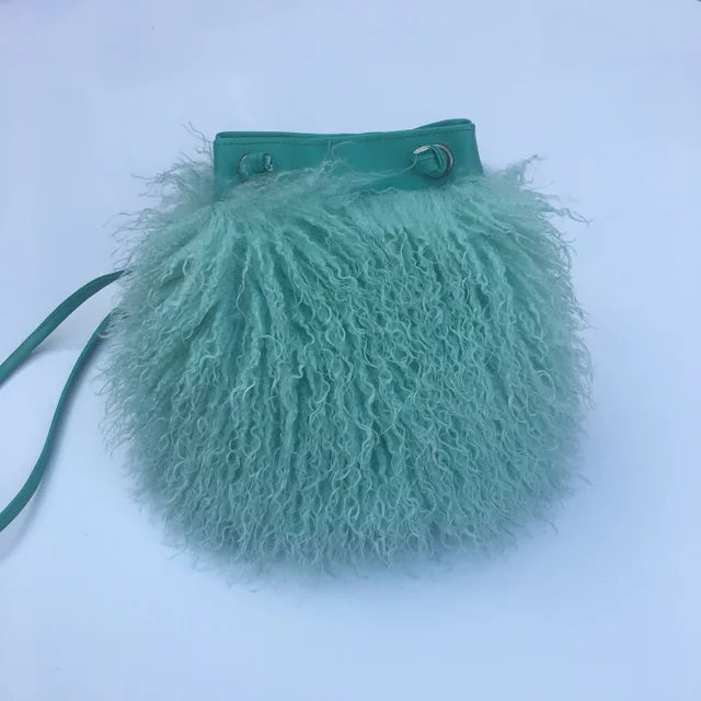 Bolso de cubo de lana de pelo largo para mujer, lujo, con piel de oveja mongol, estilo playa, piel de lana falsa, bolso de hombro de una mano — imagen 11
