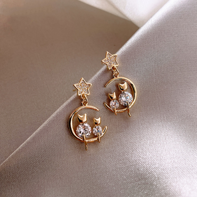 Aretes de Gato con Circonita Personalizados Estilo Coreano, Aguja de Plata 925, Edición Coreana Rojo Malla, Aretes de Diamante Estrella y Luna, Elegantes y Versátiles para Mujer — imagen 1