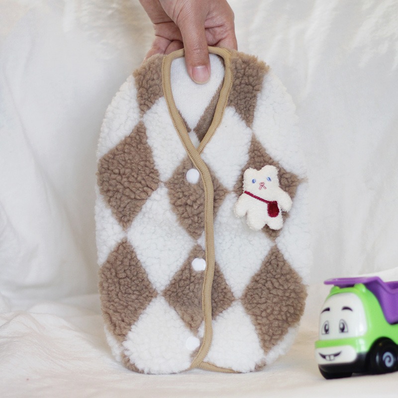 Chaqueta de invierno y otoño para perros: chaleco cálido de felpa con cuadros diamante de dos pies, nuevo — imagen 2