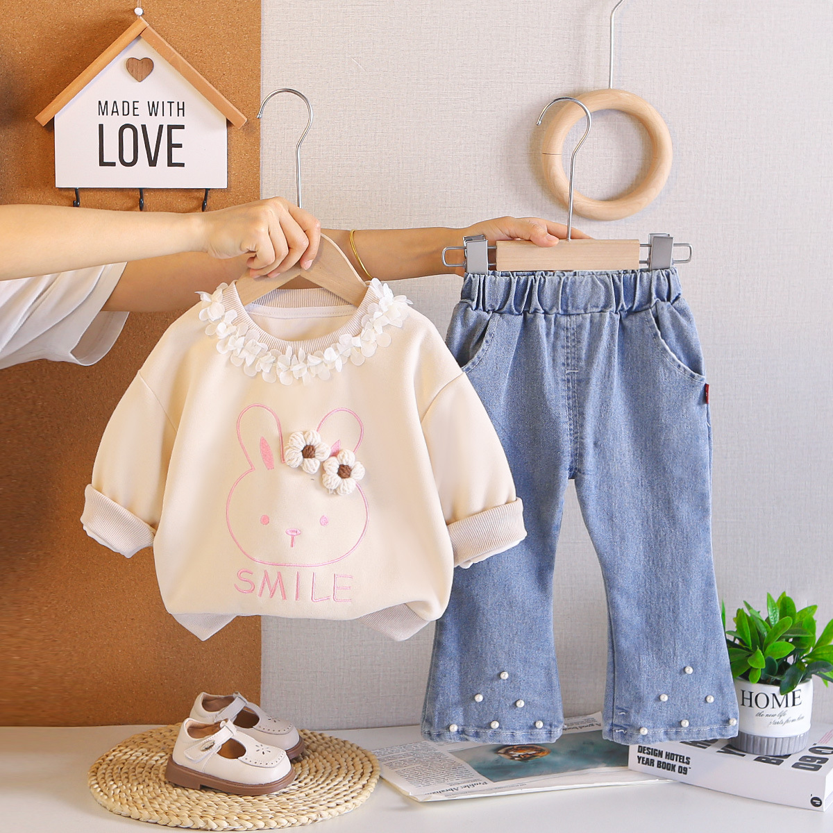 Boys 0-4 Years Old Floral Rabbit Pattern Hoodie and Jeans Set — image 1