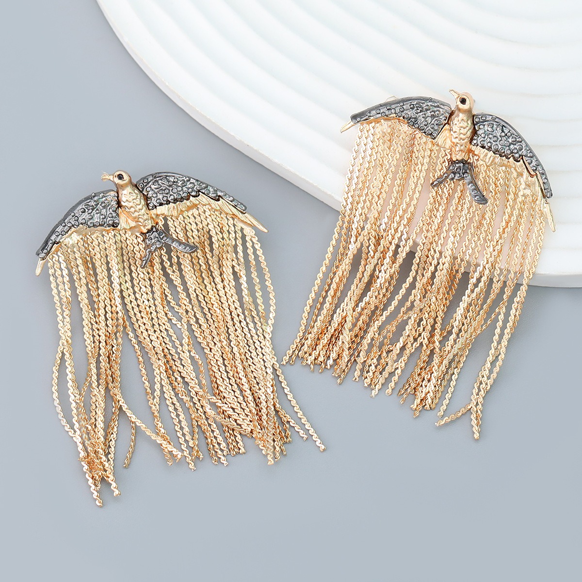 Auriculares europeos y americanos, pendientes de cola con tassel, accesorios de ave golondrina personalizados y de moda — imagen 1