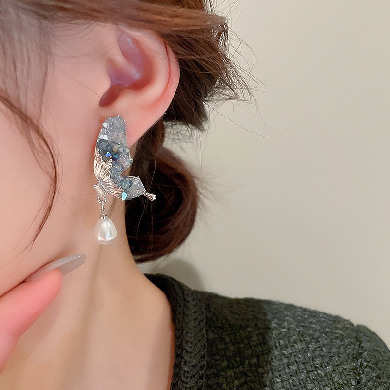 Butterfly Wing Pearl Stud Earrings Women's Niche Design High-end Earrings — image 5