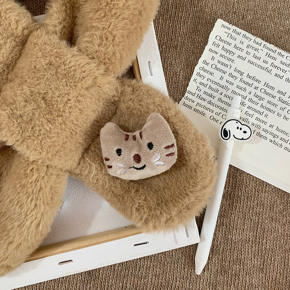 Broche de Peluche Estilo Ins de Gatito y Pez de Caricatura, Accesorio Creativo Japonés Adorable, Pin Decorativo con Personalidad para Estudiantes — imagen 5