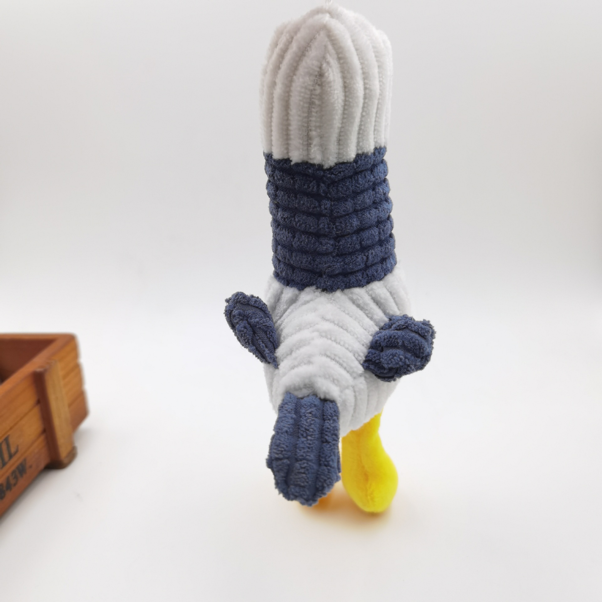 Muñeca de gaviota de peluche adorabilísima con gancho para mochila roja — imagen 3