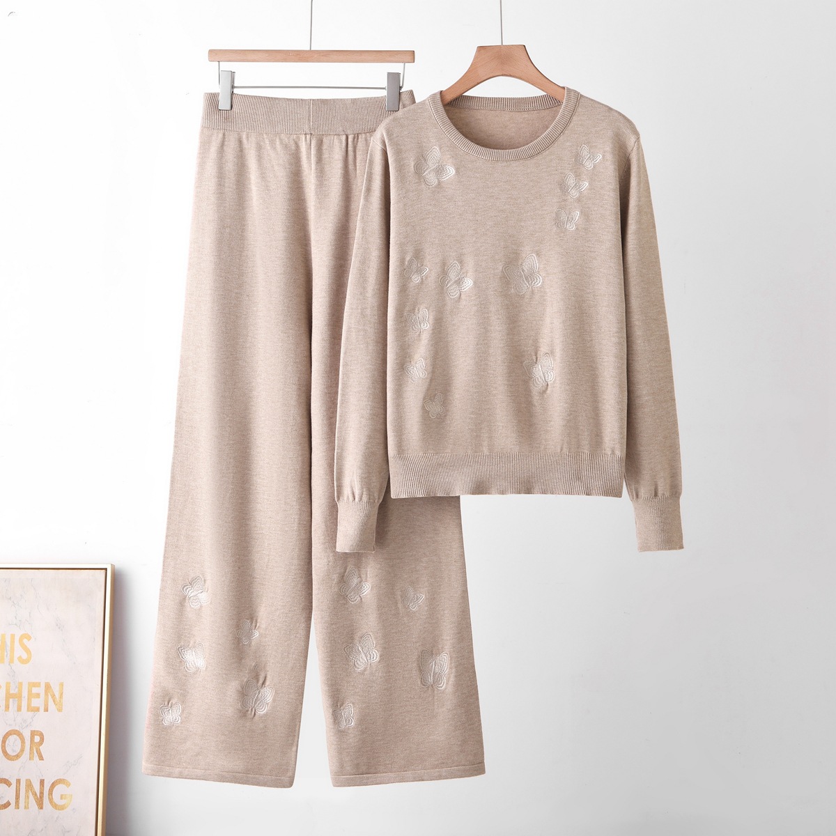 Chic Knitwear Set for Women, Casual Butterfly Embroidery Two-Piece Outfit, Lazy Style, Slim Fit — image 8