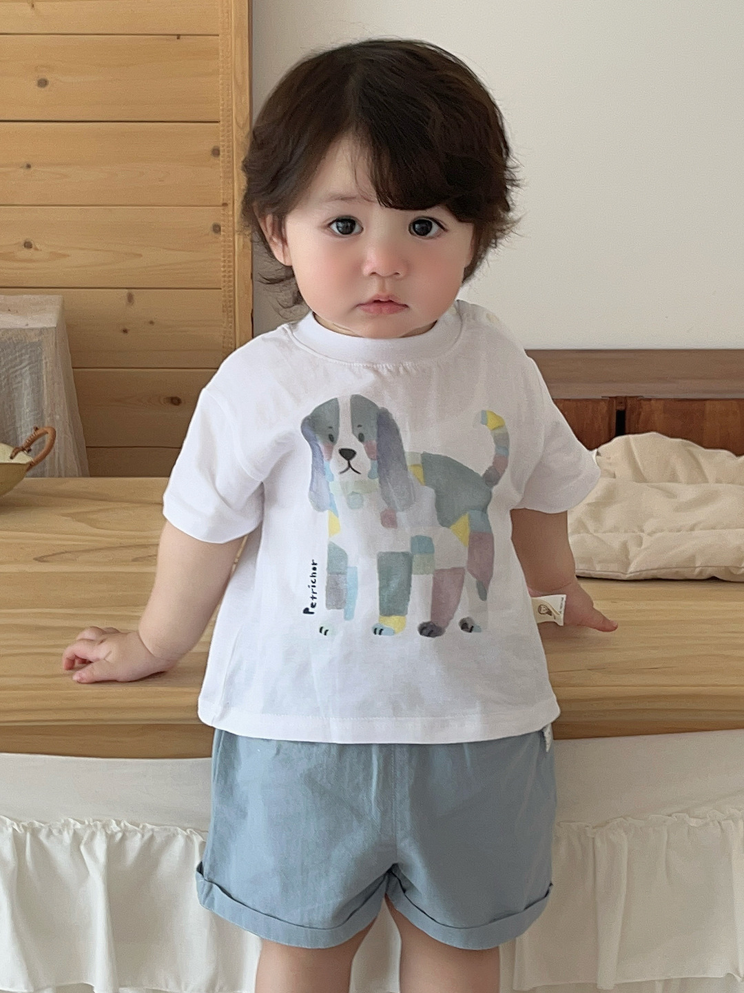 Conjunto de Dos Piezas Camiseta Corta Manga con Pecho de Perro y Pantalones Cortos para Niños Ligeros y Sueltos — imagen 7