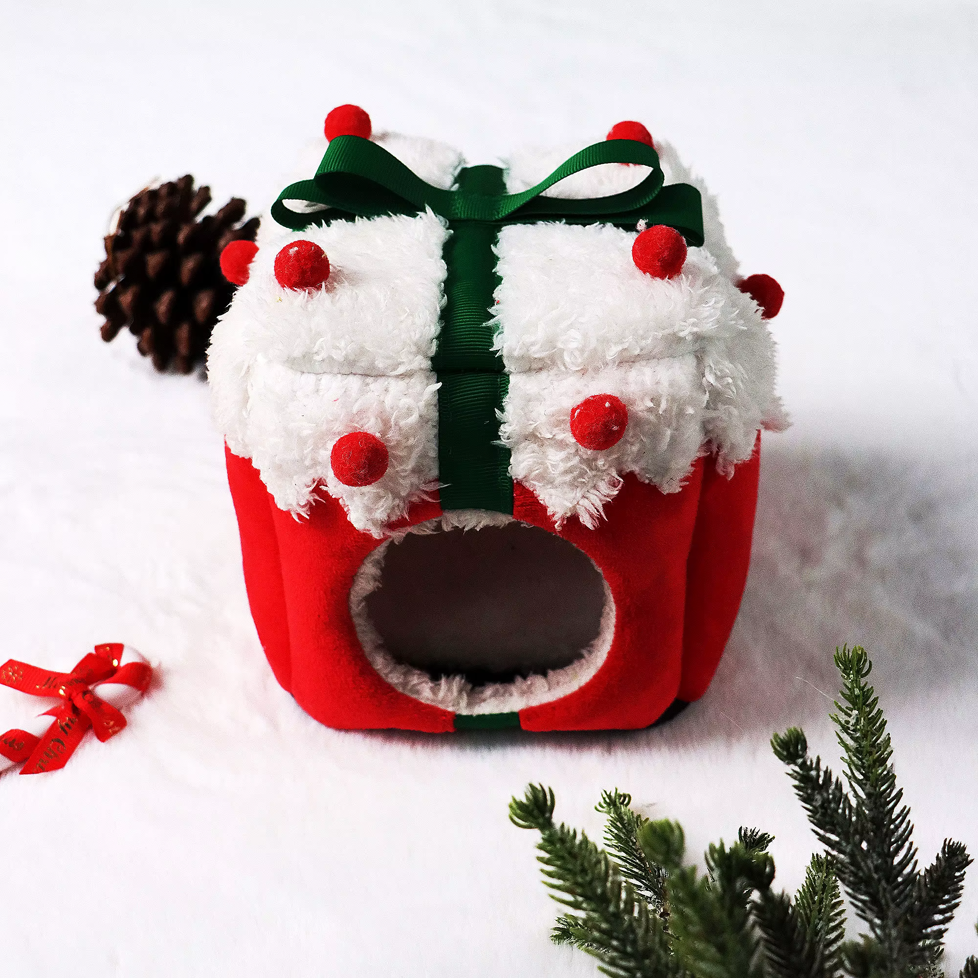 Christmas Hamster Hideout, Winter Warm Guinea Pig Bed Cave Washable Small Animal Christmas Nest House Cage Accessory — image 1