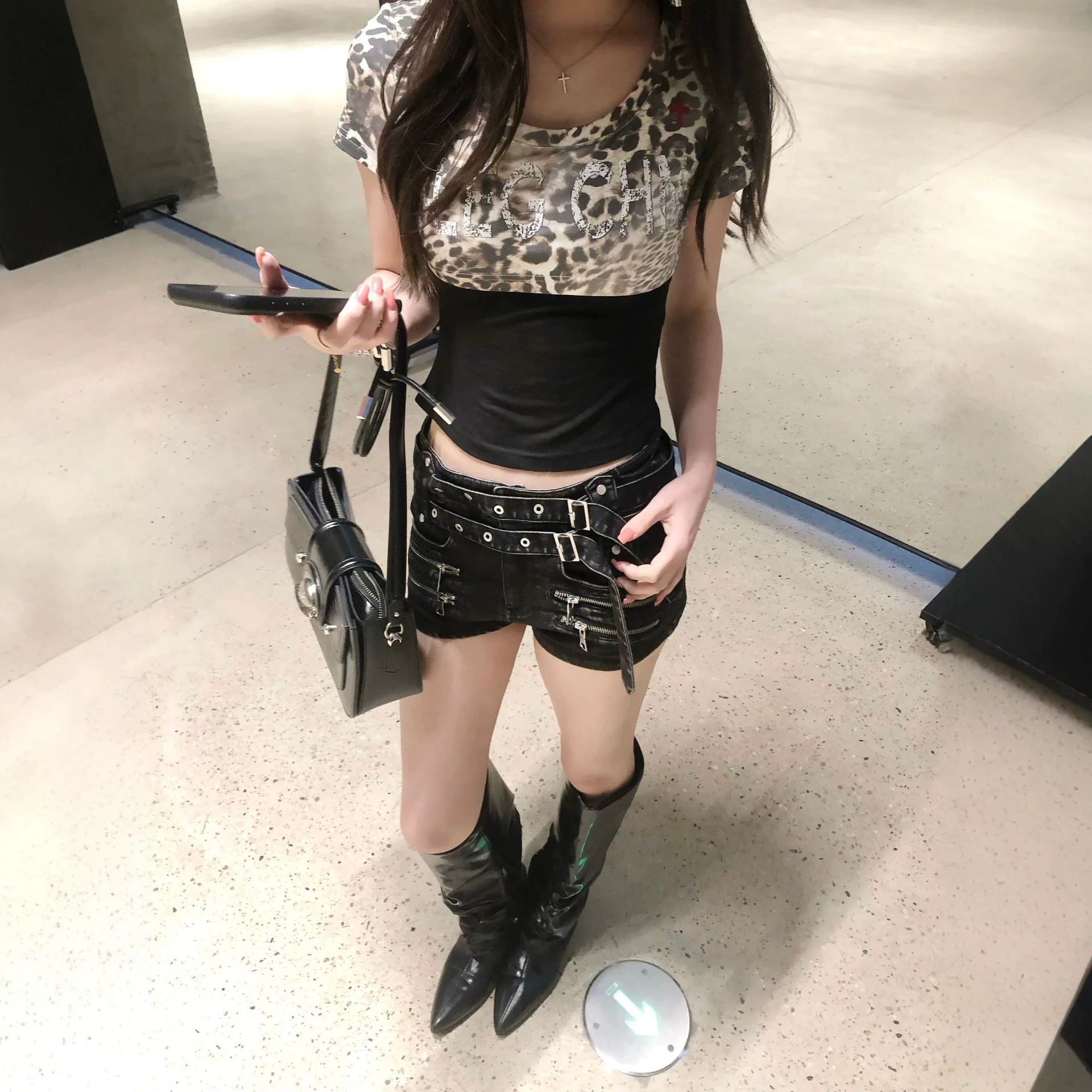 Leopard Print Patchwork Crop Top for Women, Color-Blocking Printed Fitted Slimming Midriff-Baring T-Shirt — image 4
