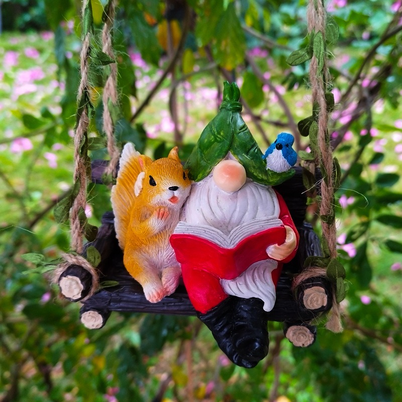 Outdoor Squirrel Elf Reading Hanger — image 6