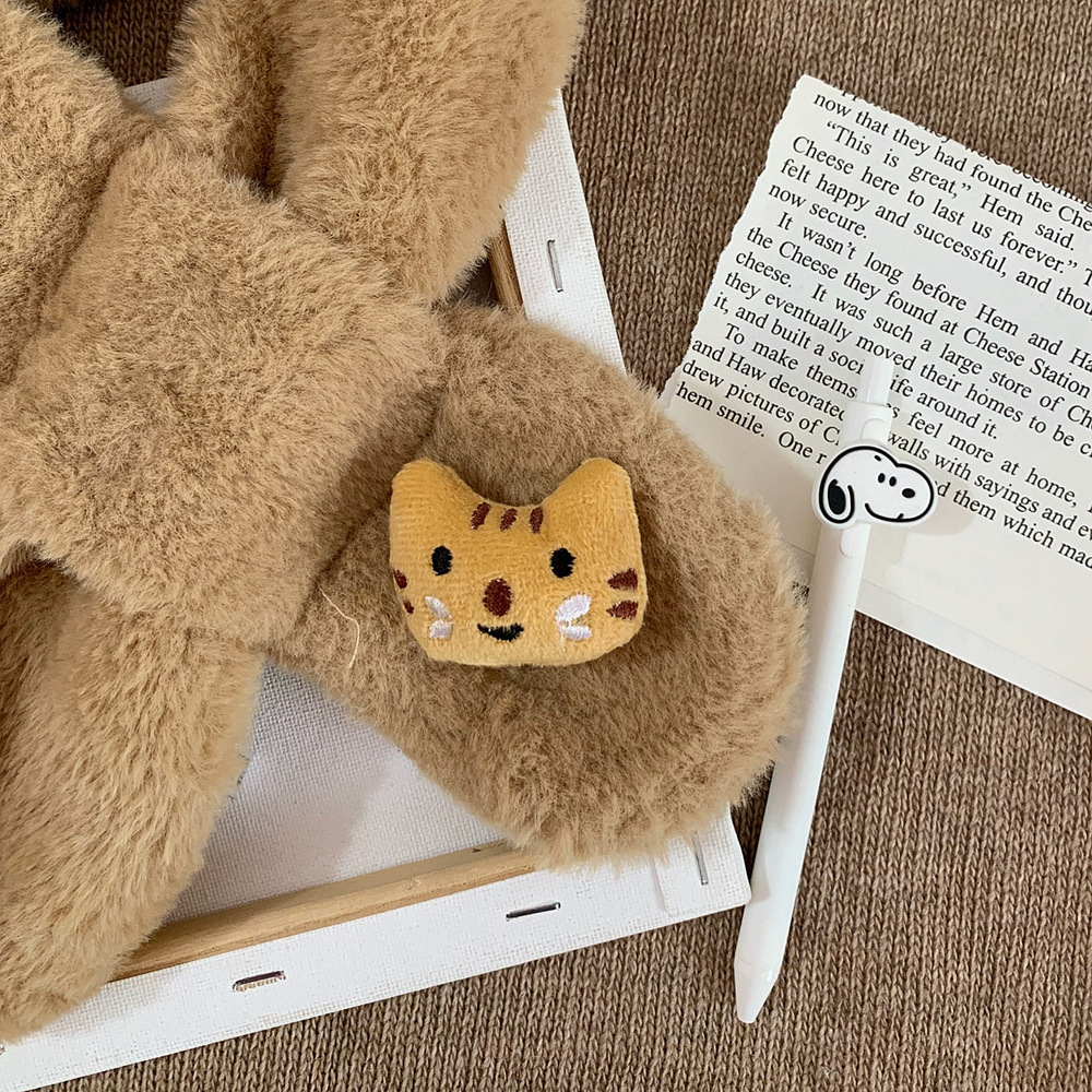 Broche de Peluche Estilo Ins de Gatito y Pez de Caricatura, Accesorio Creativo Japonés Adorable, Pin Decorativo con Personalidad para Estudiantes — imagen 6