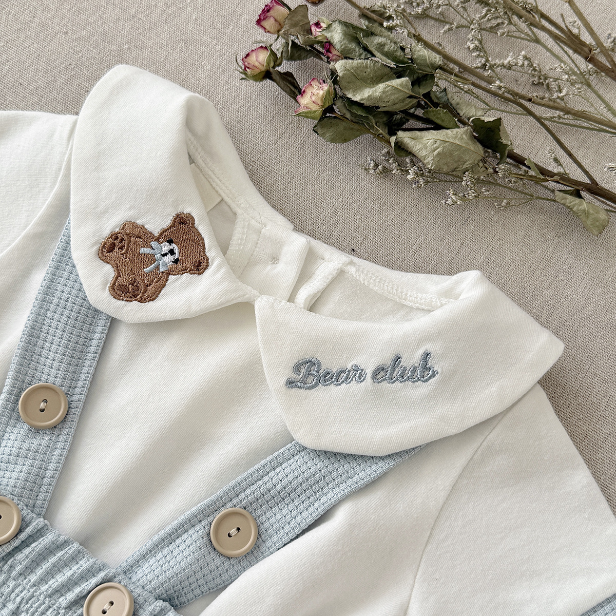 Romper de Oso Adorable con Bordado para Bebés con Mangas Cortas — imagen 4